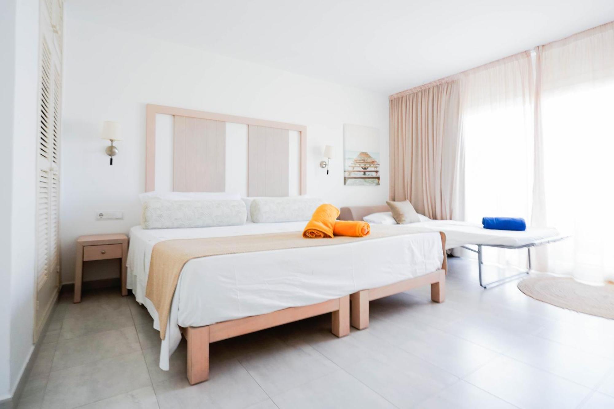 Apartamentos Es Calo Aparthotel *