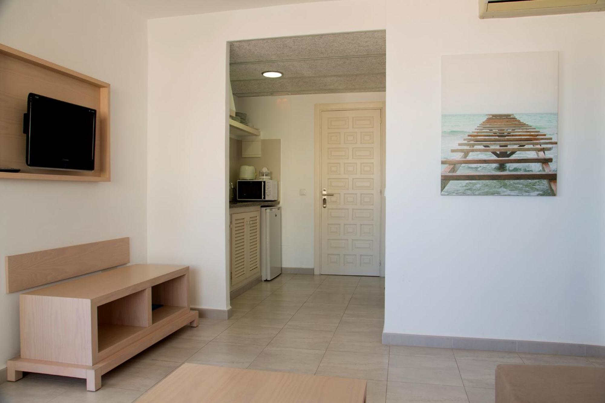 Apartamentos Es Calo Aparthotel